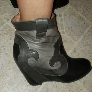 TONY BIANCO REAL LEATHER WEDGE HEEL COWBOY TYPE BOOTIES EU39
